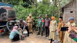 Droping Bantuan Air Bersih Untuk Warga Terdampak Kekeringan